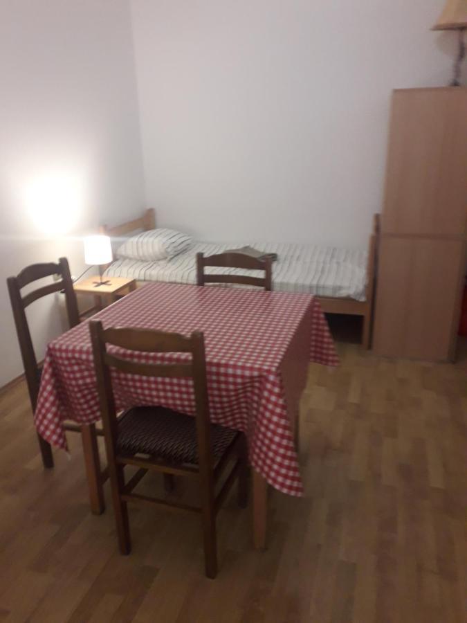 Jasmin Hostel Belgrade Luaran gambar